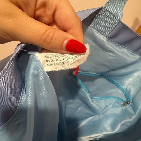 Taylor Swift 1989 Tote - Picture 3 of 9